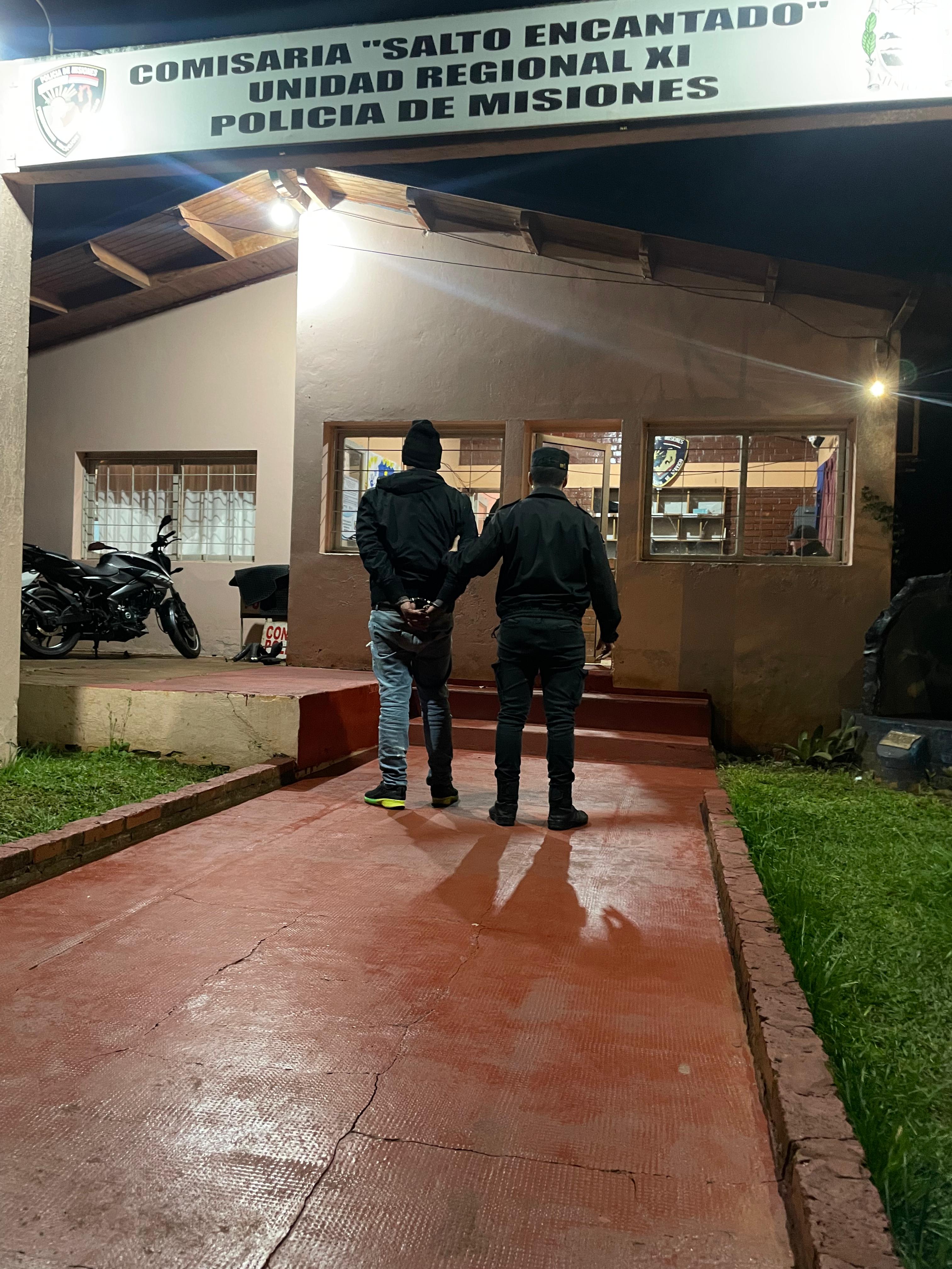 Salto Encantado: un hombre fue detenido luego de atacar a su expareja y agredir a un policía